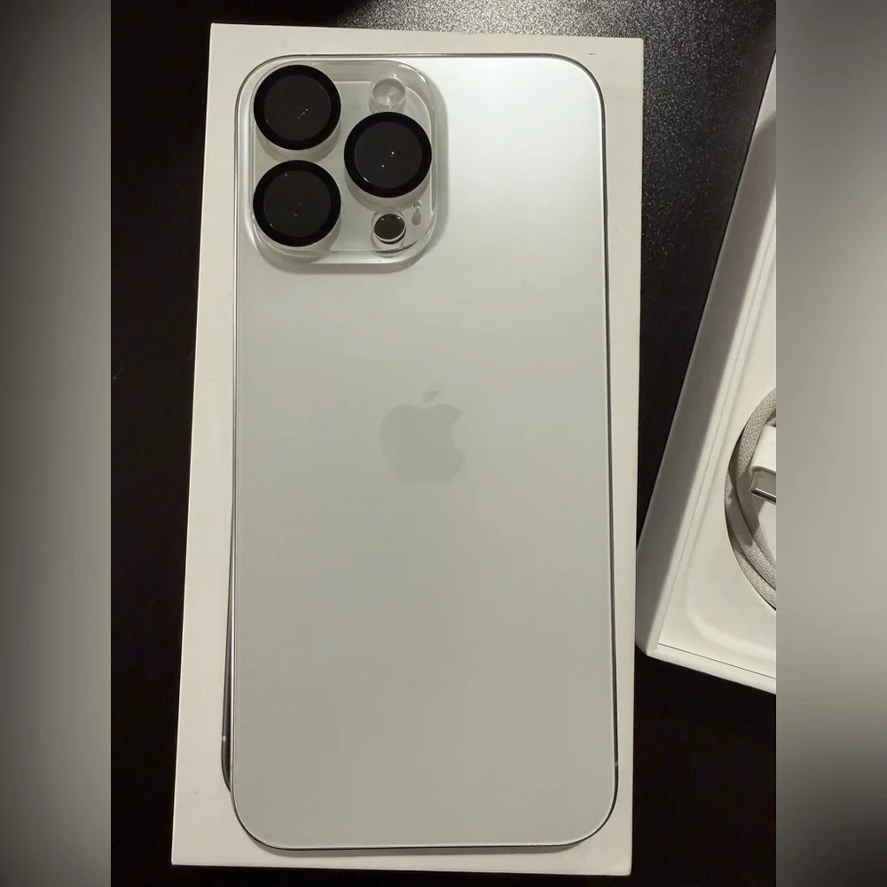 Apple iPhone 15 pro max with Accessories - White Titanium 256gb